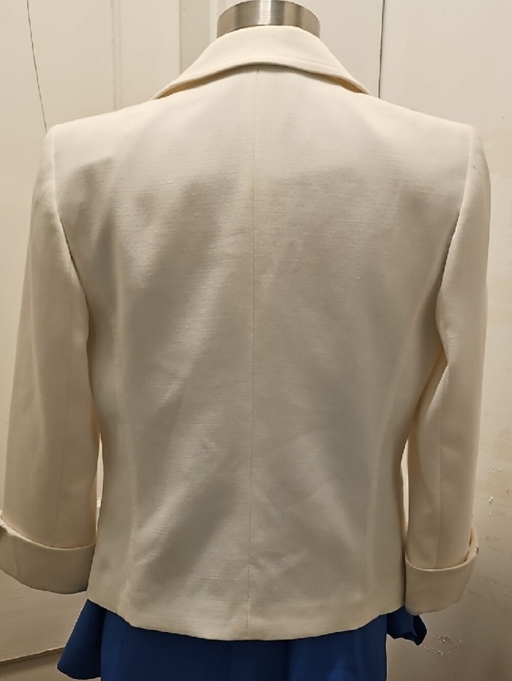 TAHARI Cream Tailored Women's Blazer with Square Metal Buttons - Picture 4 of 7